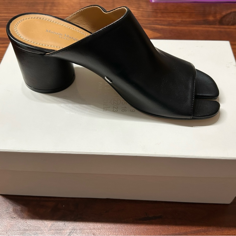 Black Leather Mules with Cylindrical Heel